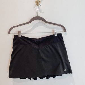 Lululemon black pleated workout/tennis skirt